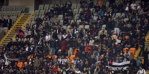 Tribünler yine dolmadı