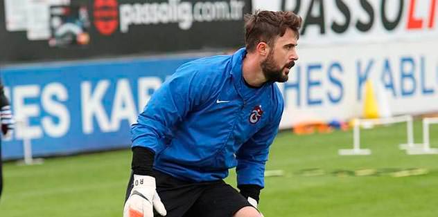 Onur sakatlandı