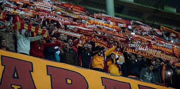 İki tribün kapandı