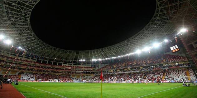 Taraftarlar şov yaptı