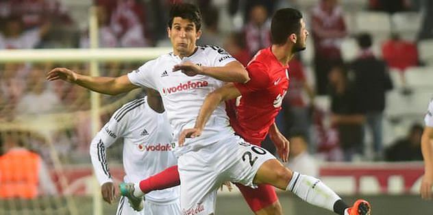 Tarihi golü Necip attı