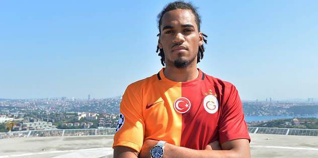 Fenerliler gelip resim çektiriyor