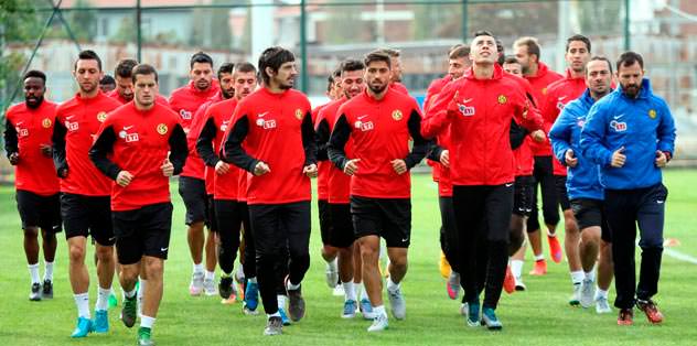 Es-Es duran top çalıştı