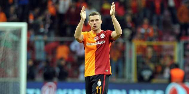 Podolski direğe takıldı