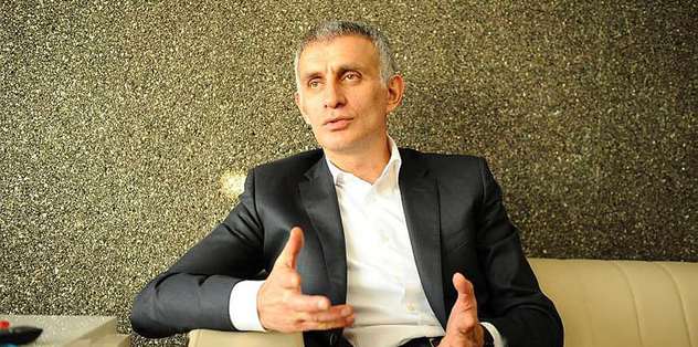 Bir kere daha özür diledi