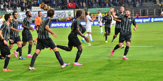 Akigo'nun bileği bükülmüyor