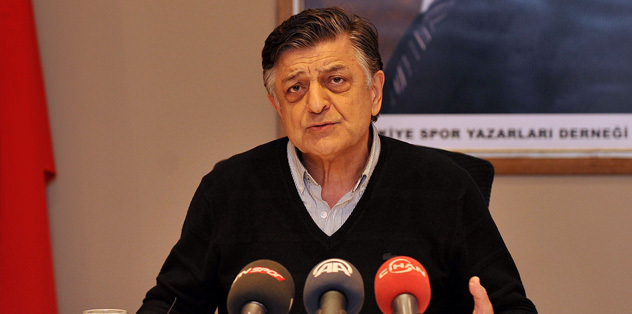 "Ahlaksıza bak. Böyle saçma bir tip olabilir mi!"