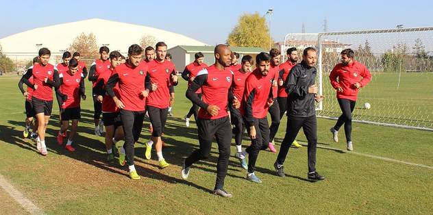 Denizlispor 4 isimle yollarını ayırdı