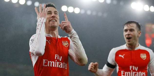Arsenal zirveyi bırakmadı