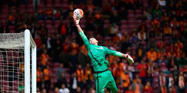Tatil bitiyor Muslera rötarlı