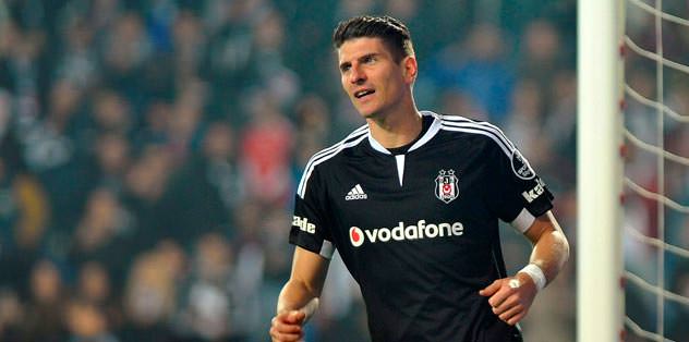 Gomez resmen hayata döndü