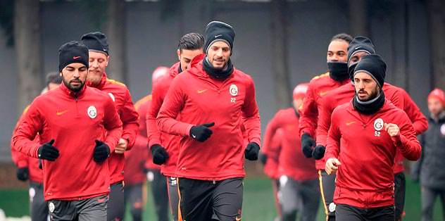 Aslan göbek yaptı