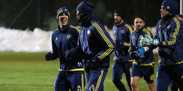Van Persie ayrı çalıştı