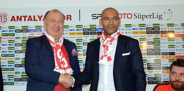 Mou'nun sağ kolu Antalyaspor'da