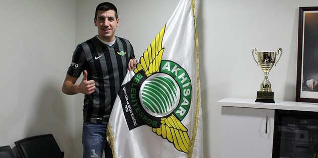 Akhisar'a Sırp orta saha