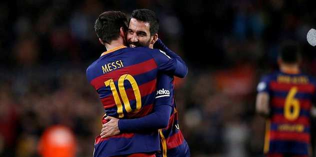 Arda Messi'ye İslam'ı öğretiyor