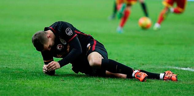 Eyvah! Podolski 1 ay yok