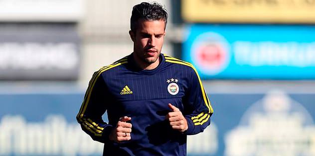 Van Persie herkesi solladı