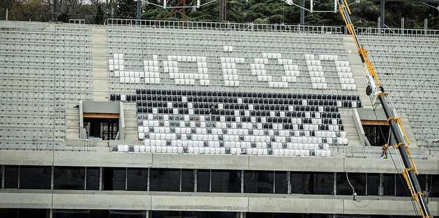 Vodafone Arena'da koltuk montajı başladı