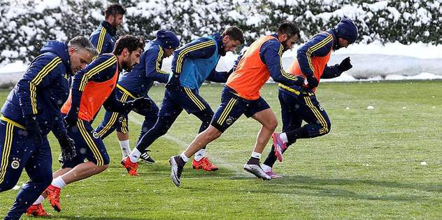 Diego, Alves ve Van Persie özel çalıştı