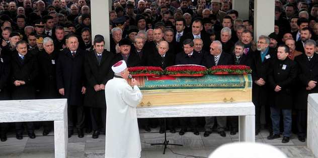 Özdemir'in eşi son yolculuğuna uğurlandı