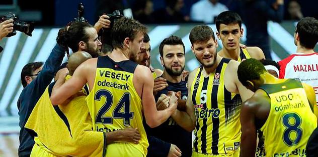 Zirvelerin hakimi Fener!