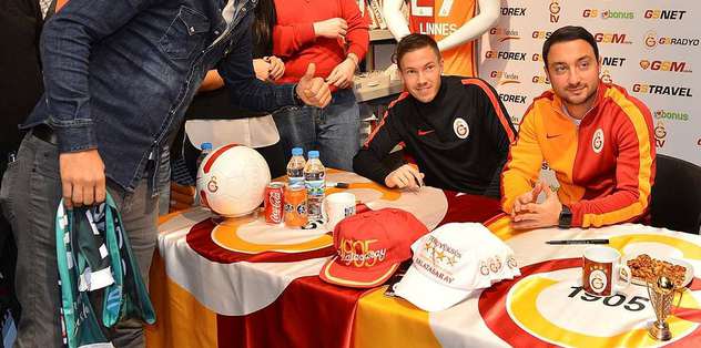Linnes ve Cenk taraftarla buluştu