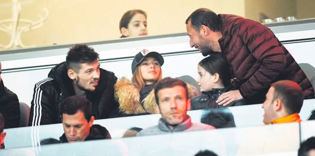 Yeniler tribünde