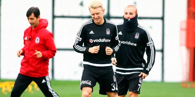 Gökhan takıma katıldı