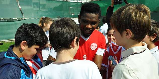 Eto'o ilgi odağı oldu
