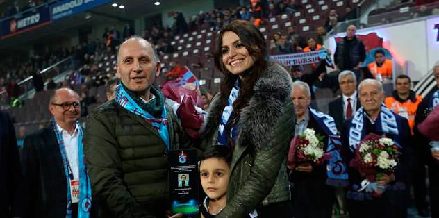 Efsane oyunculara plaket verildi
