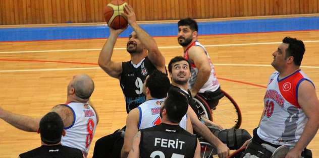 Beşiktaşlı oyuncudan alkış alan hareket
