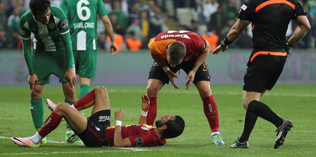Podolski ile araları mı açık?