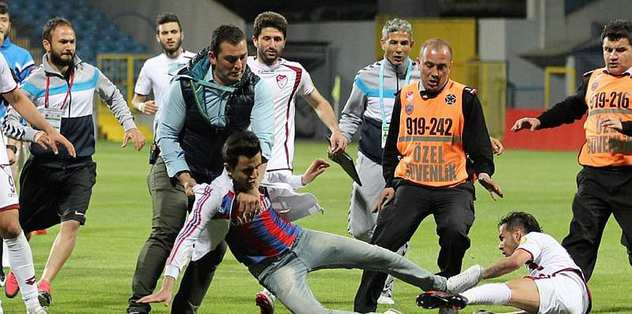Futbolcudan tekme yiyen emniyet amirine teşekkür