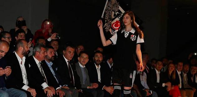 Önce şampiyonluk, sonra defile!