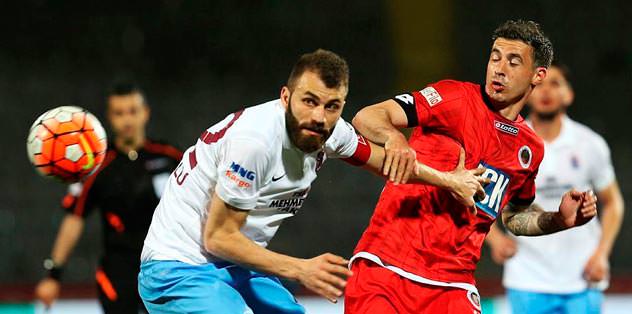 Mustafa, hocaya bağlı