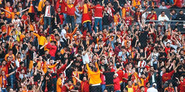 Tribünlerden istifa sesleri yükseldi