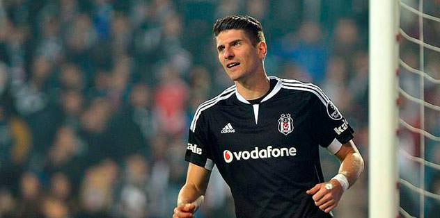 Kral’a üçlü kıskaç