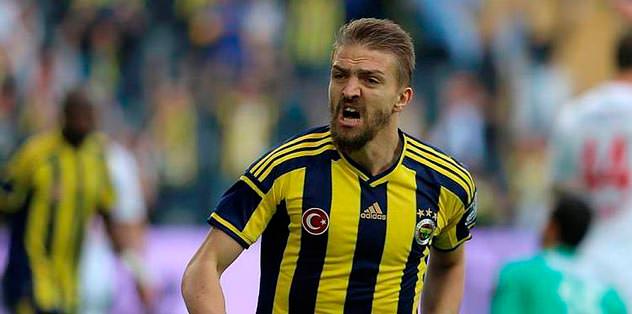 Çizme'yi giyiyor