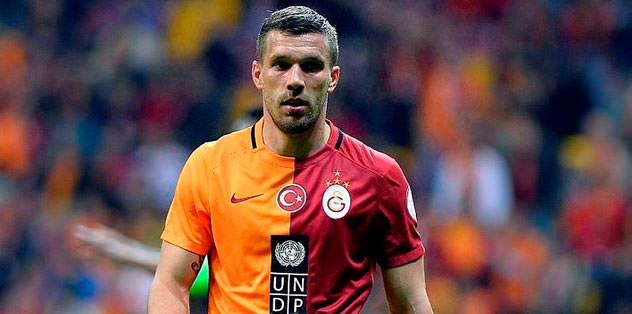 Podolski oynayacak