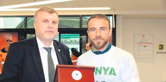 Alban Meha ve Borek’e plaket