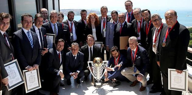 Beşiktaş'ta yeni yönetim mazbatasını aldı