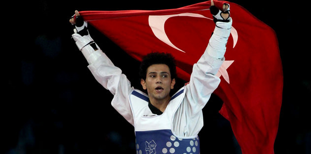 Servet Tazegül'den tarihi başarı