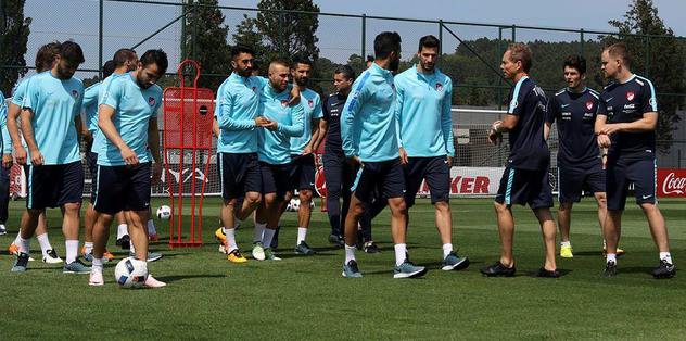 Milliler Ada'ya uçtu