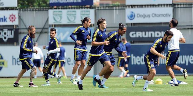 Fenerbahçe'de derbi mesaisi sürüyor