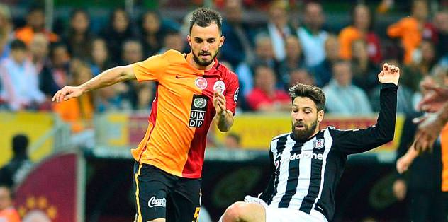 Emre Çolak kalıyor