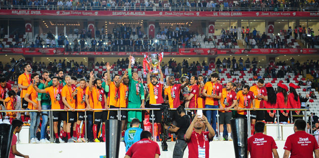 Fenerbahçe'den takım halinde şok hareket!