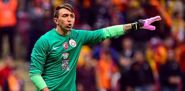 Muslera rekora koşuyor