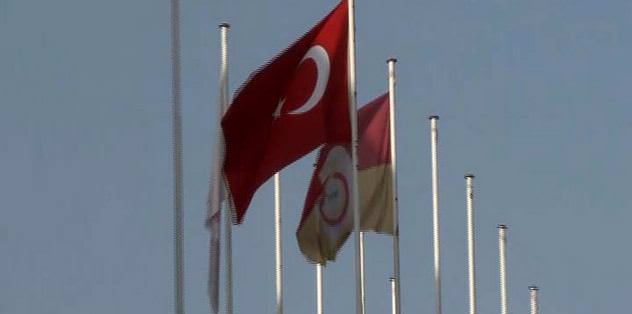 Abdi İpekçi'de F.Bahçe bayrağı asılmadı