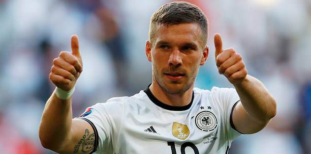 Podolski'yi işaret etti
